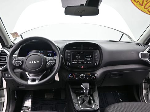 Certified 2025 Kia Soul LX w/ LX Technology Package FWD image 31