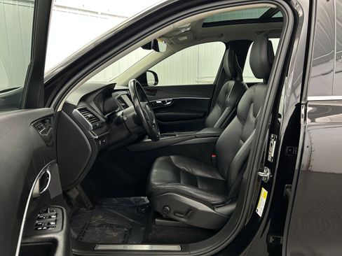 Used 2020 Volvo XC90 T6 Momentum AWD/4WD image 4