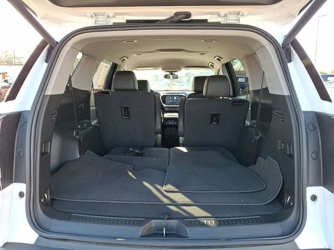 Certified 2023 GMC Acadia SLT image 25