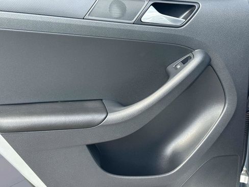 Used 2014 Volkswagen Jetta S image 12