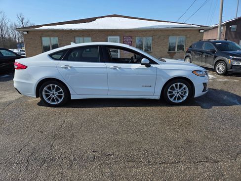 Used 2019 Ford Fusion SE image 4