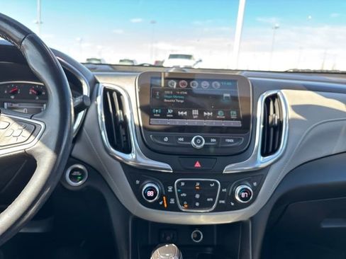 Used 2018 Chevrolet Equinox Premier image 18
