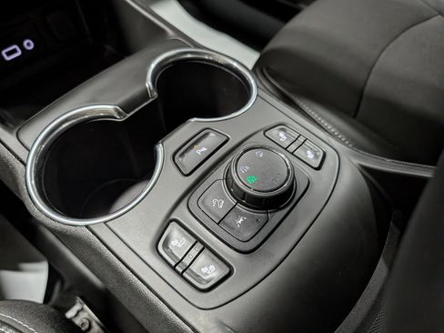 Used 2022 GMC Terrain SLT w/ Tech Package image 25