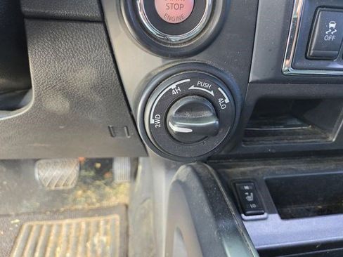 Used 2019 Nissan Titan SL w/ Midnight Edition AWD/4WD image 7
