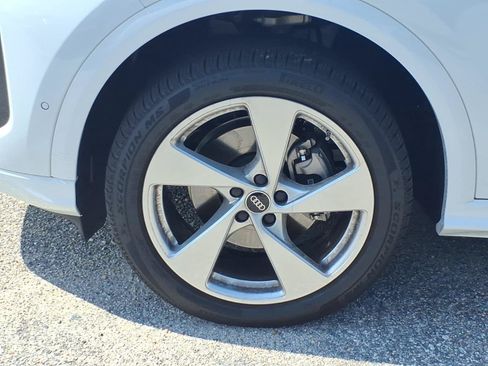 Certified 2025 Audi Q5 Premium AWD/4WD image 4