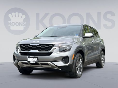Used 2023 Kia Seltos LX AWD/4WD image 1