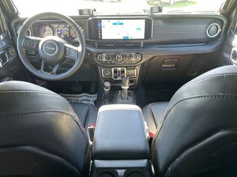 Used 2025 Jeep Gladiator Sport AWD/4WD image 12