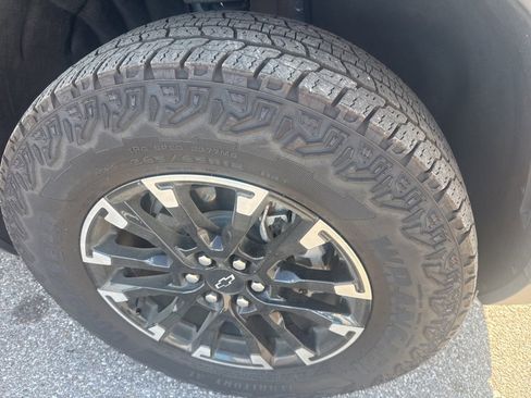 Used 2024 Chevrolet Traverse Z71 w/ Enhanced Driving Package image 9