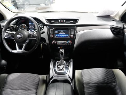 Used 2021 Nissan Rogue Sport S image 10