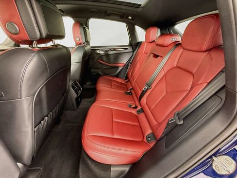 Certified 2025 Porsche Macan AWD/4WD image 24