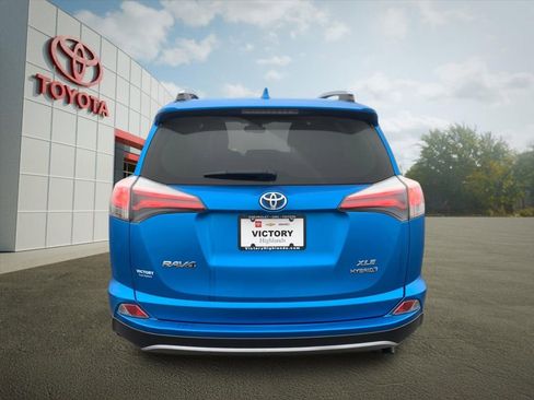 Used 2017 Toyota RAV4 XLE image 4