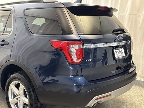 Used 2017 Ford Explorer XLT w/ Equipment Group 202A AWD/4WD image 7