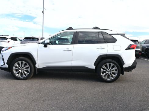 Used 2023 Toyota RAV4 XLE Premium image 5
