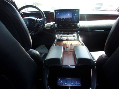 Used 2023 Lincoln Navigator L Reserve image 17