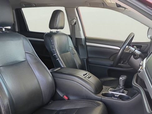 Used 2018 Toyota Highlander XLE AWD/4WD image 5