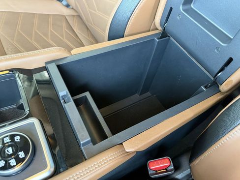 Used 2025 Nissan Pathfinder Platinum image 23