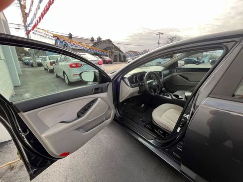 Used 2011 Kia Optima LX w/ Technology Pkg image 10