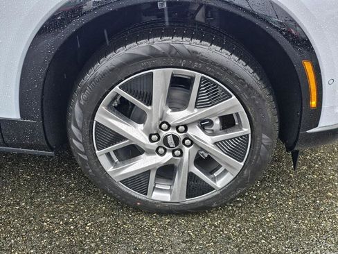 New 2026 Cadillac Optiq Luxury 2 image 14