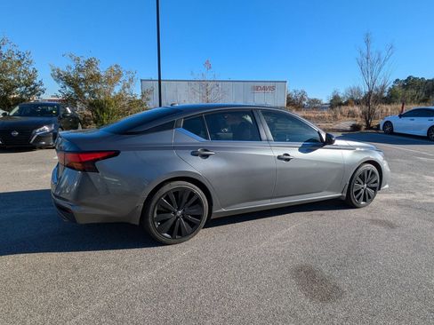 Certified 2022 Nissan Altima 2.5 SR image 4