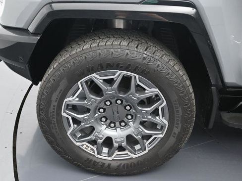 New 2025 GMC Hummer EV 3X image 9