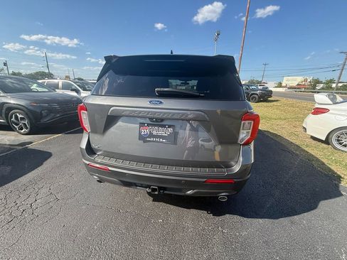 Used 2023 Ford Explorer XLT w/ Equipment Group 202A RWD image 4
