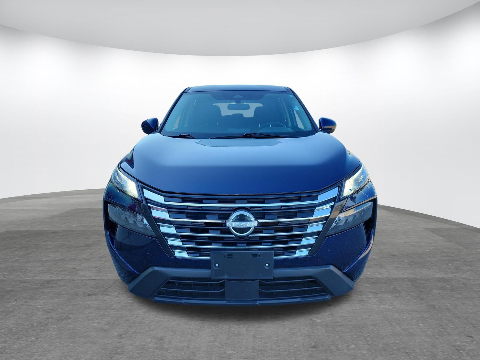 Used 2025 Nissan Rogue SV AWD/4WD image 2