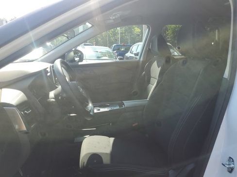 Used 2023 Nissan Rogue S FWD image 14