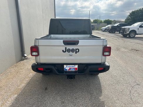 Used 2023 Jeep Gladiator Sport AWD/4WD image 5