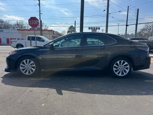 Used 2021 Toyota Camry LE image 2