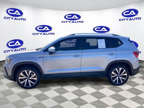 Used 2022 Volkswagen Taos SE FWD image 6