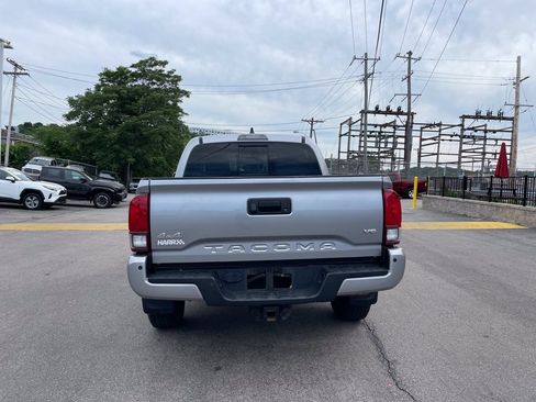 Used 2020 Toyota Tacoma SR5 AWD/4WD image 4