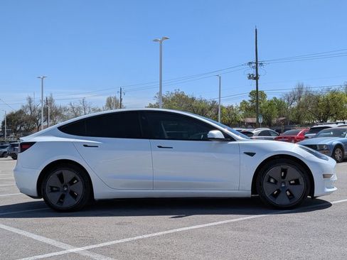 Used 2023 Tesla Model 3 Standard Range image 4