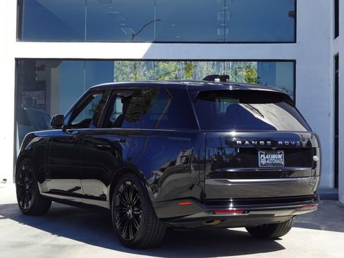 Used 2023 Land Rover Range Rover SE image 4