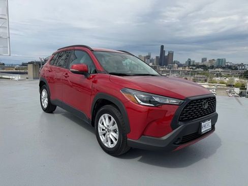 Used 2022 Toyota Corolla Cross LE image 1