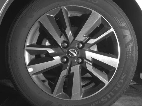 Used 2025 Nissan Versa SV FWD image 15