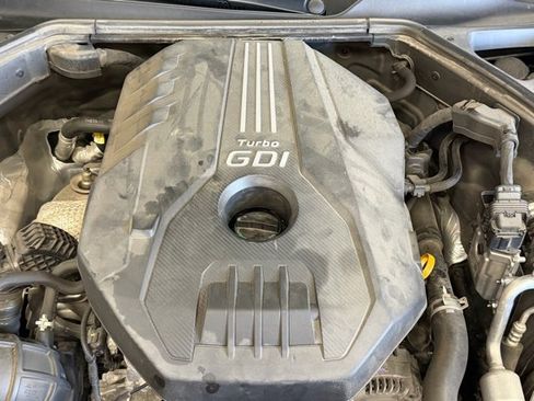 Used 2022 Genesis G70 2.0T image 7