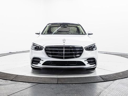 Used 2025 Mercedes-Benz S 580e 4MATIC Sedan image 2