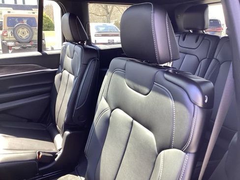 New 2026 Jeep Grand Cherokee L Limited w/ Limited Altitude Package AWD/4WD image 22