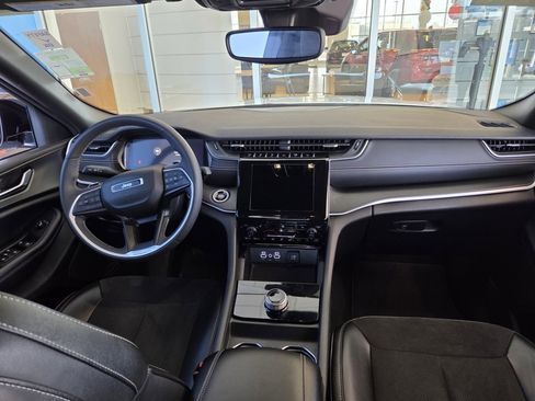 Used 2023 Jeep Grand Cherokee L Laredo image 31