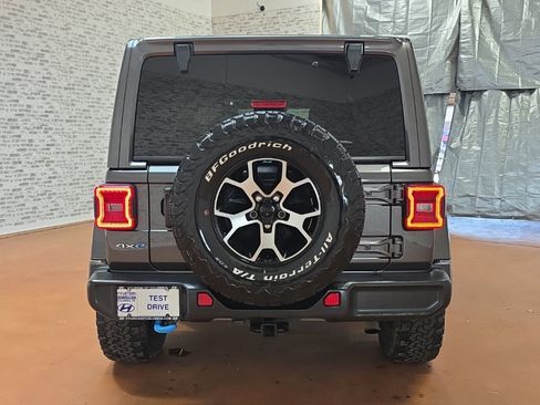 Used 2022 Jeep Wrangler Unlimited Sahara w/ Cold Weather Group image 9