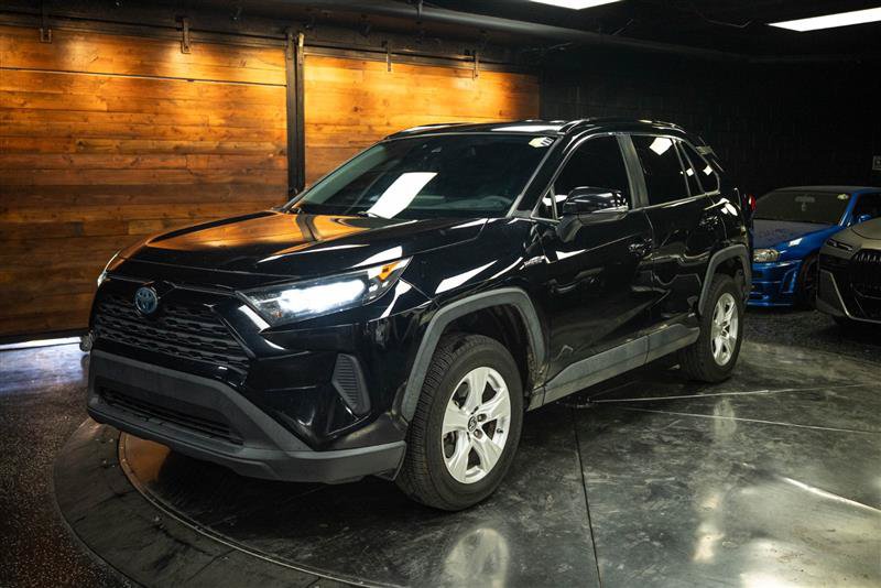 Used 2020 Toyota RAV4 LE AWD/4WD image 2
