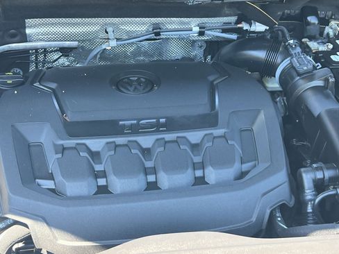Used 2021 Volkswagen Tiguan SE AWD/4WD image 27
