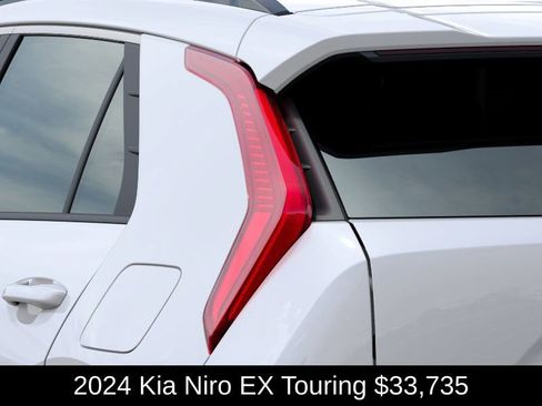 Used 2024 Kia Niro EX Touring image 11