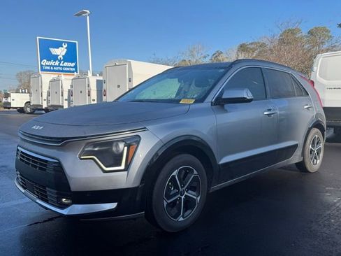 Used 2025 Kia Niro SX image 1