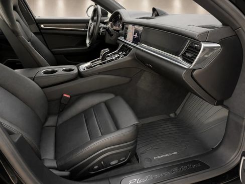 Used 2023 Porsche Panamera image 16