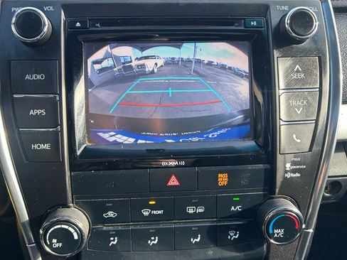 Used 2016 Toyota Camry SE w/ Moonroof Package FWD image 16