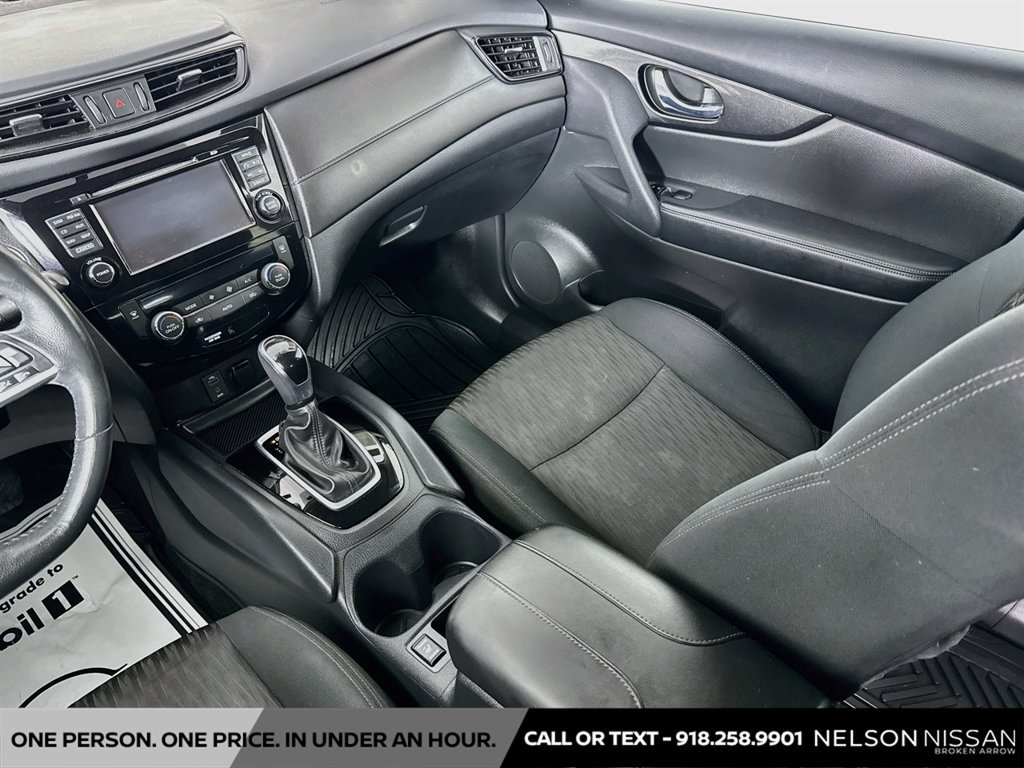Certified 2017 Nissan Rogue SV w/ SV Premium Package FWD image 23