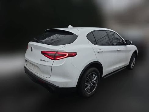 Used 2023 Alfa Romeo Stelvio Sprint image 3