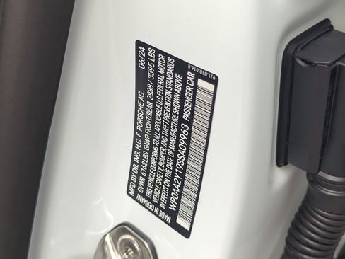 Used 2025 Porsche Taycan image 35