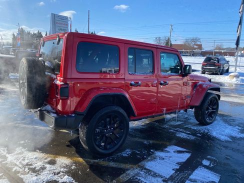 Used 2025 Jeep Wrangler Unlimited Sahara w/ Safety Group AWD/4WD image 94